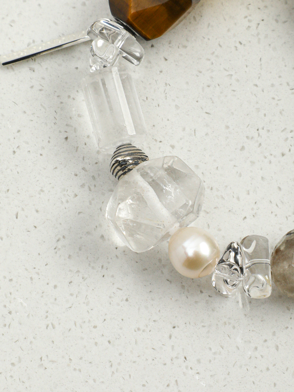 Crystal Glow · Noir Pearl