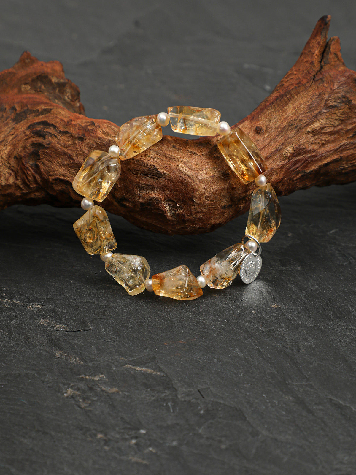 Golden Facet · Pearl Glow Bracelet