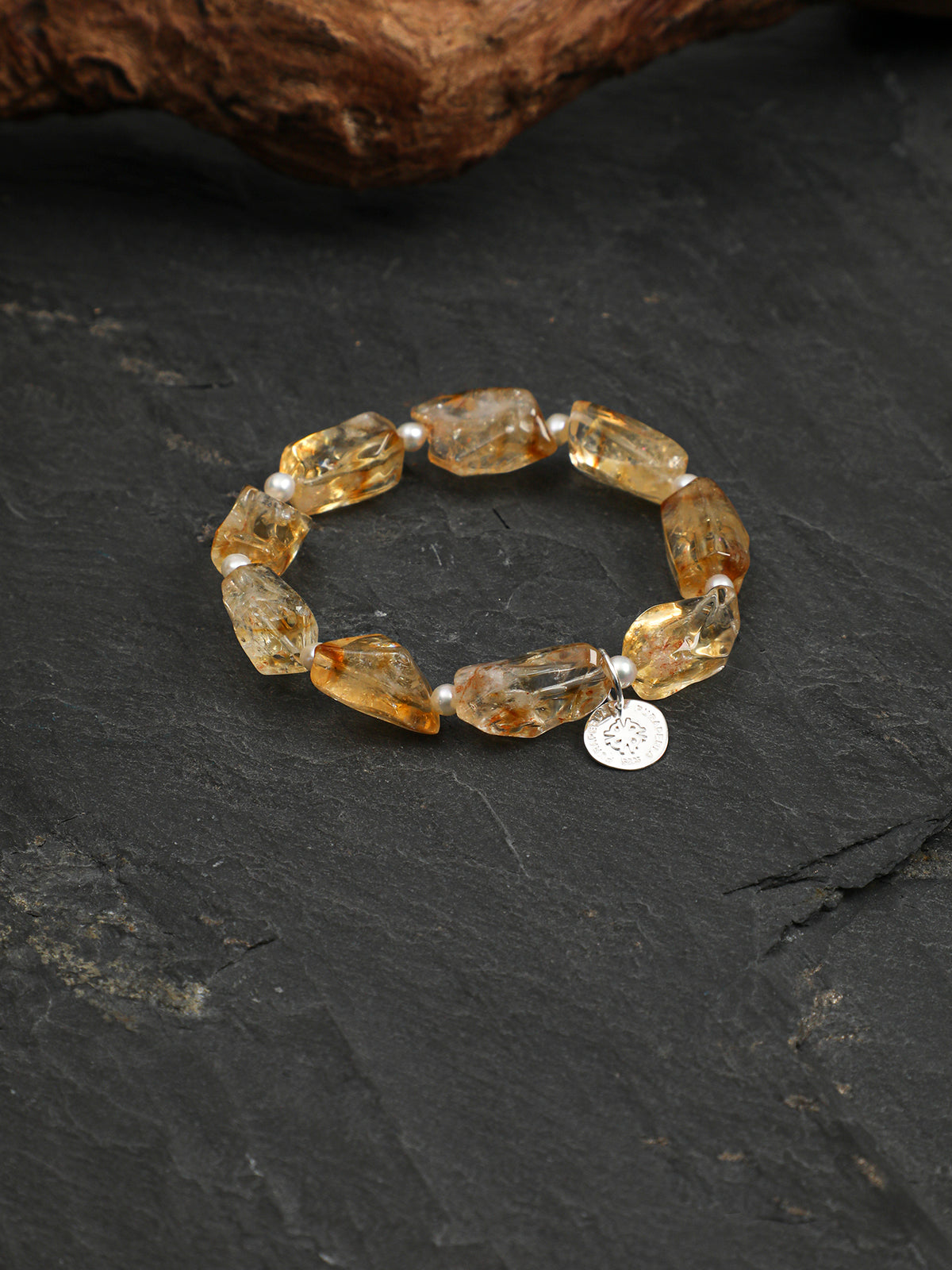 Golden Facet · Pearl Glow Bracelet