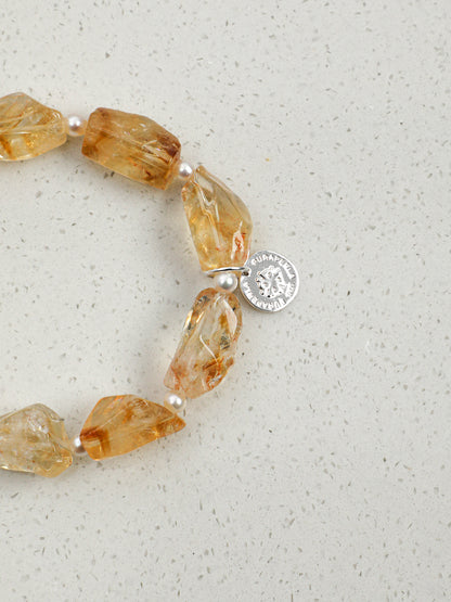Golden Facet · Pearl Glow Bracelet
